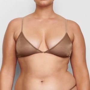 SKIMS Glissenette Triangle Bra shiny 2X plus tshirt bra nude